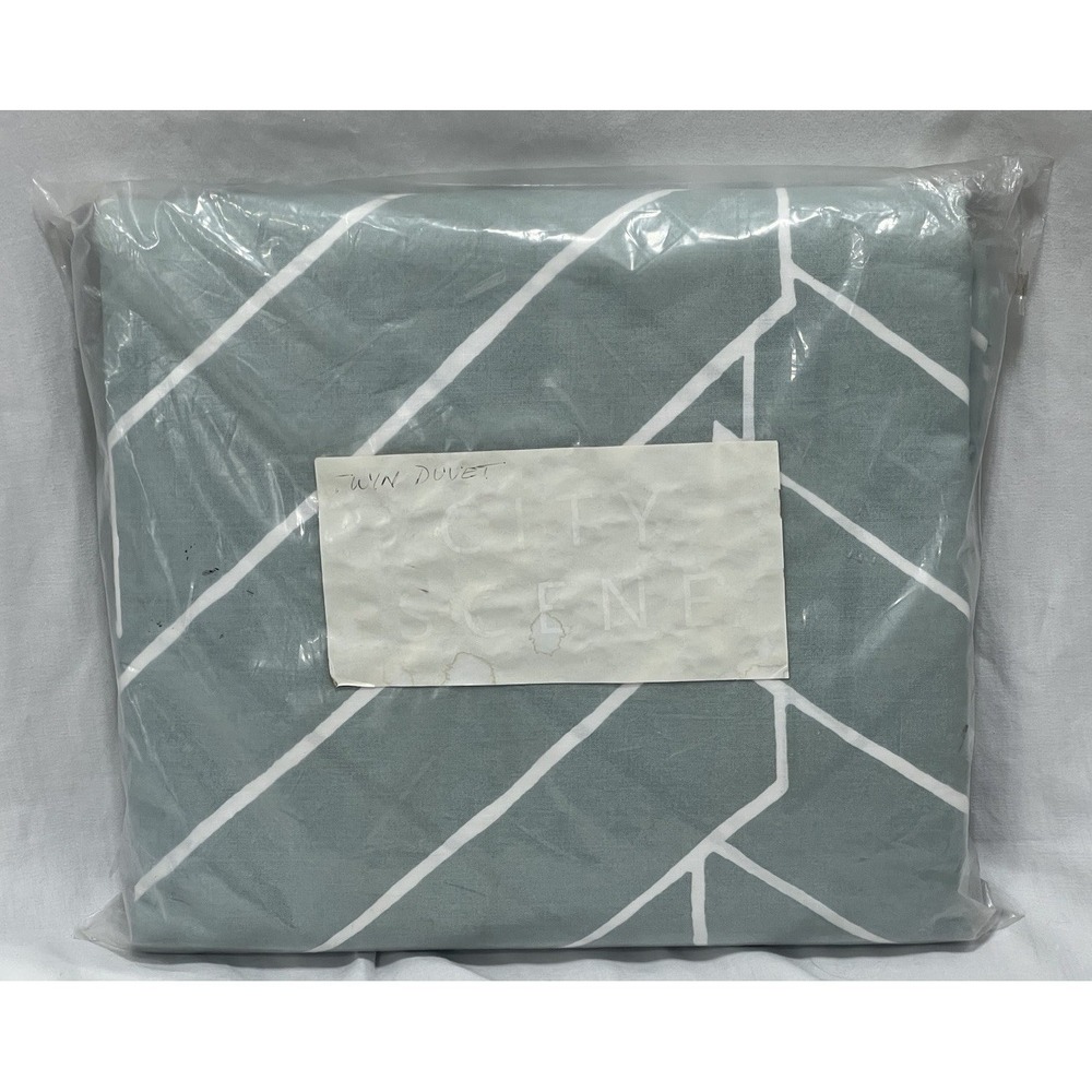City Scene Geometric Ceres Green 2 Piece Duvet Cover Set Mint White Reverse New